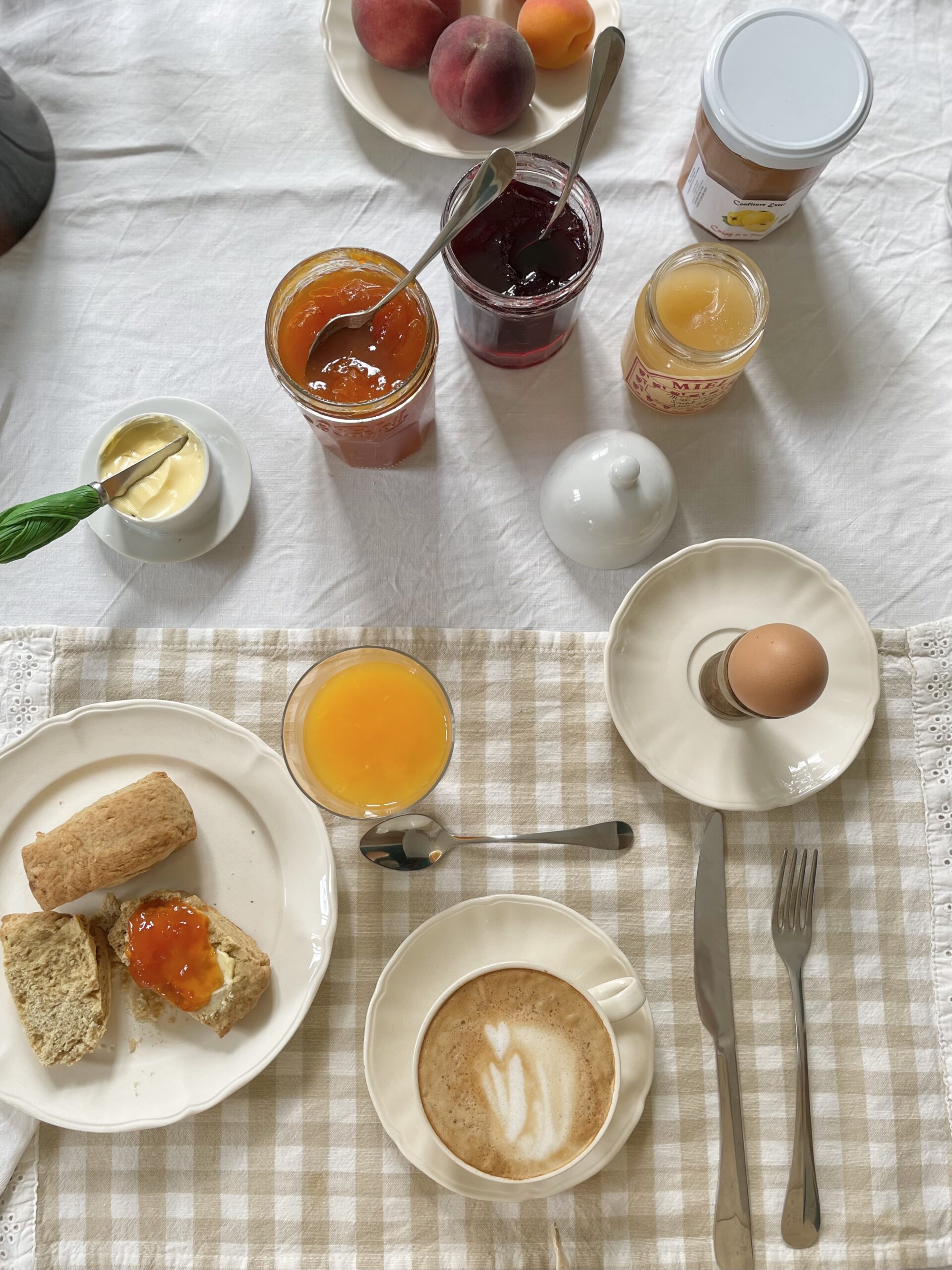 Les petits déjeuner de la chambre d'hôte Entre les branches à Saint-Règle près d'Amboise.
